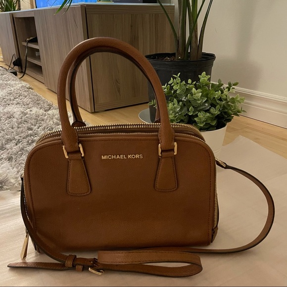 MICHAEL Michael Kors Handbags - Michael Kors Medium Reese Satchel 🌼🌸🌺